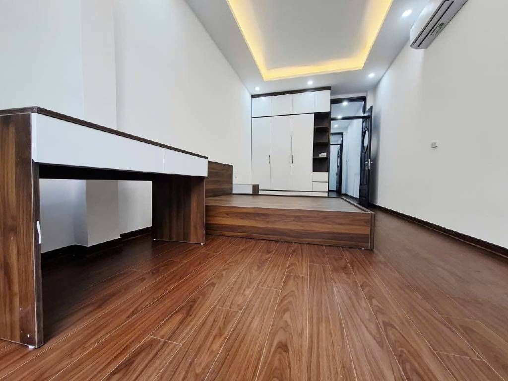 NHÀ MẶT PHỐ  - GẦN HV TÀI CHÍNH - KINH DOANH - 2 THOÁNG– FULL NỘI THẤT- VỀ Ở LUÔN.